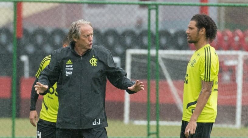 Jorge Jesus ao lado de Willian Arão (Foto: Divulgação/Flamengo)